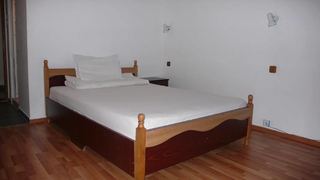 Hotel Uranus Bucureşti Eksteriør bilde